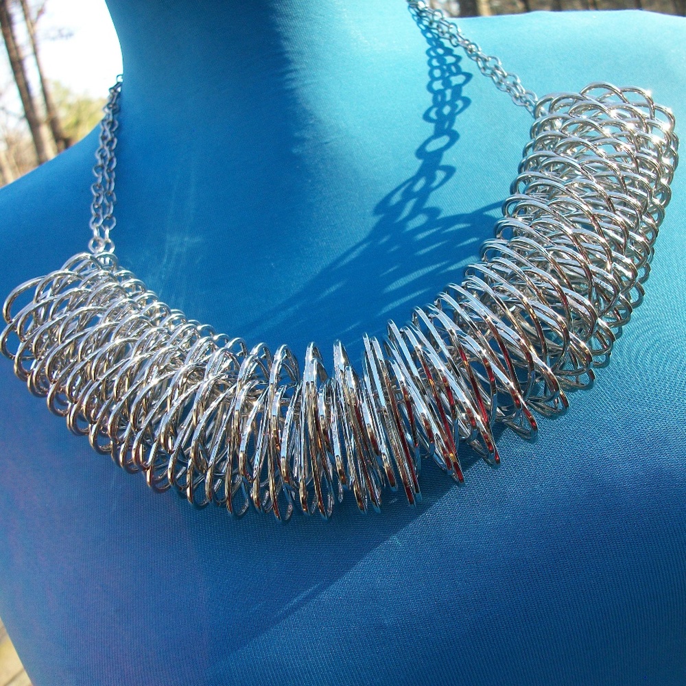 Unique Silver Tone Slinky Necklace.